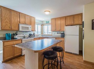 560 Hilltop Dr NE, Hutchinson, MN 55350