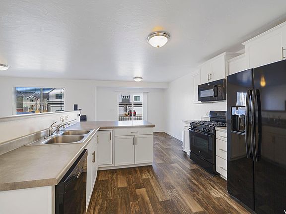 3rd image of 102 E Harmony Ct