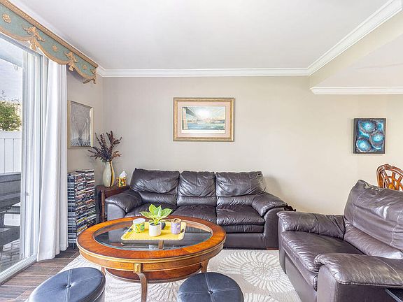 5th image of 1038 Jeffery St