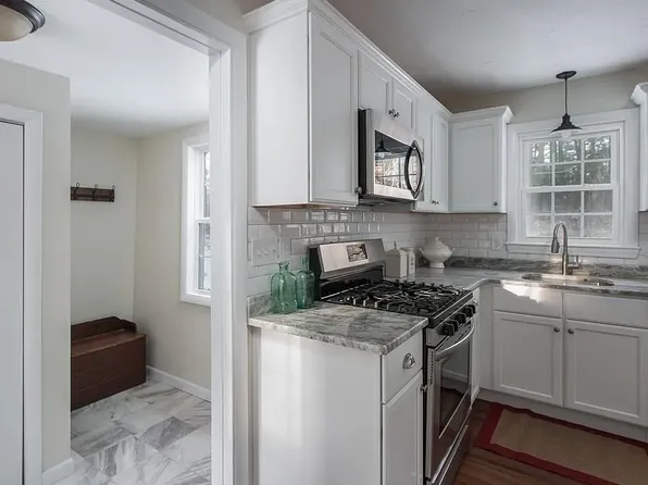 1 Abbey St, Lakeville, MA 02347