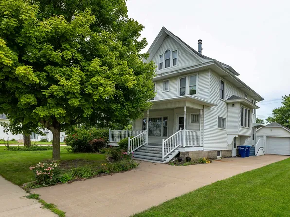 307 1st Ave W, Farley, IA 52046