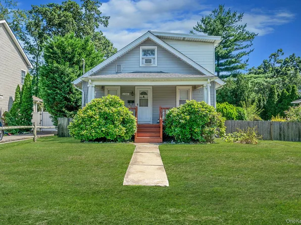 2240 Lafayette Street, North Bellmore, NY 11710