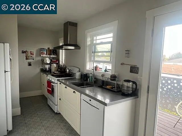 1325 Hopkins St — Photo 4