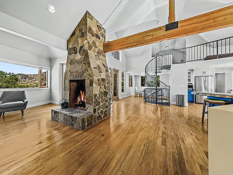 1368 Farnham Rd — Photo 11