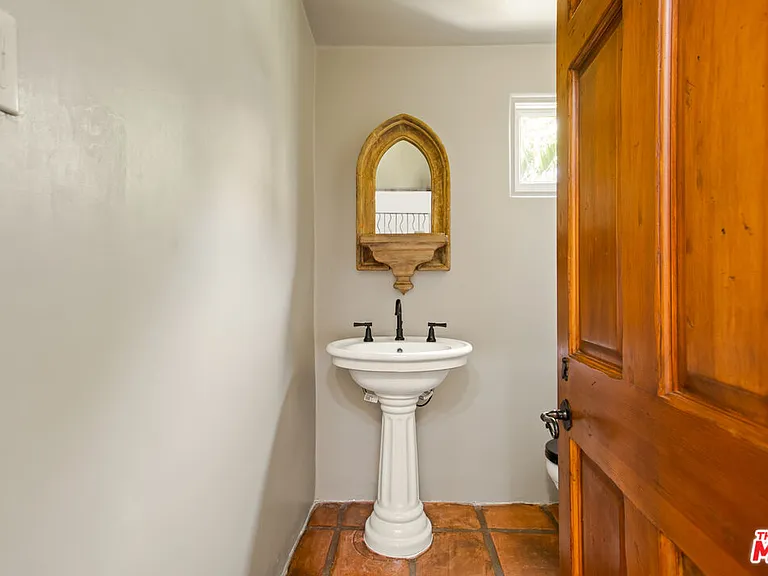 1407 N Beverly Dr — Photo 33