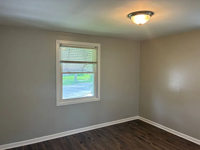 9713 S Oglesby Ave — Photo 11