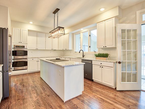 UPDATED GOURMET KITCHEN