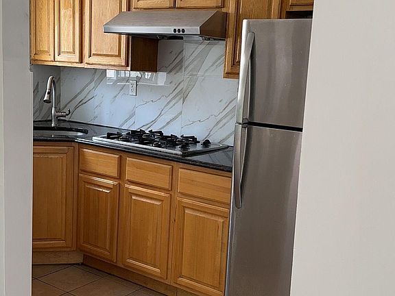 5th image of 442 Quincy Ave