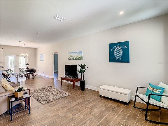 5th image of 1558 Kadashow Ave