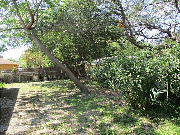 4th image of 2152 Bramblewood Dr N
