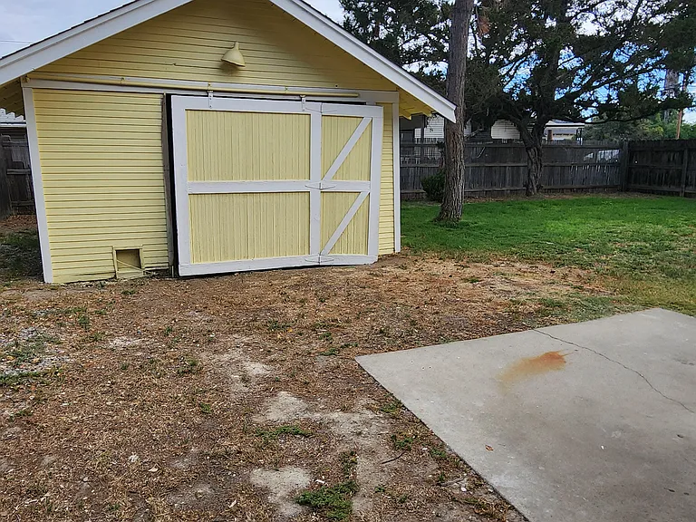 401 N Cherry St — Photo 33