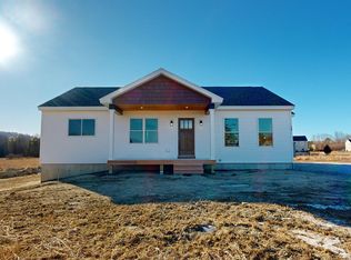 10 Hayfield Dr, Greene, ME 04236