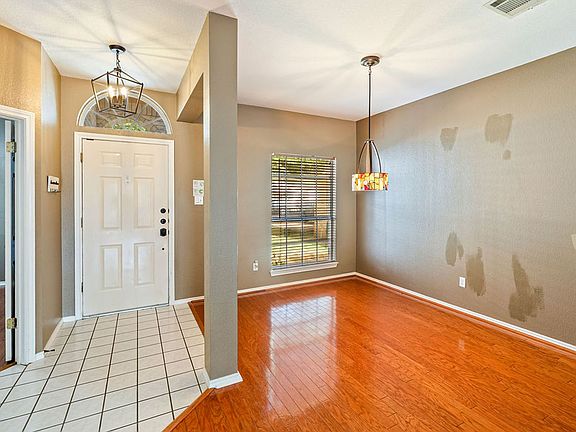 3rd image of 8209 Forest Heights Ln