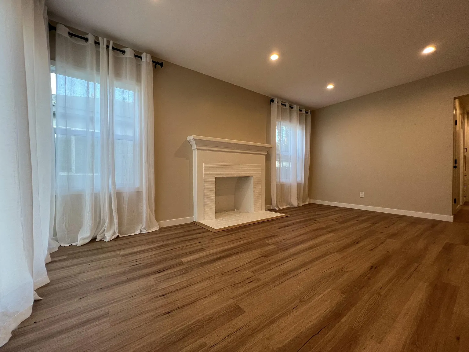 210 E Evergreen Ave — Photo 4