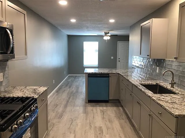 2 bed, 2.0 bath, 1073 sqft, $1,300 — Photo 4