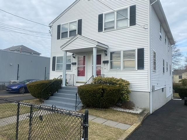 1st image of 14 Parsons St #14