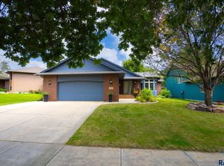 116 N La Salle Cir, Sioux Falls, SD 57110