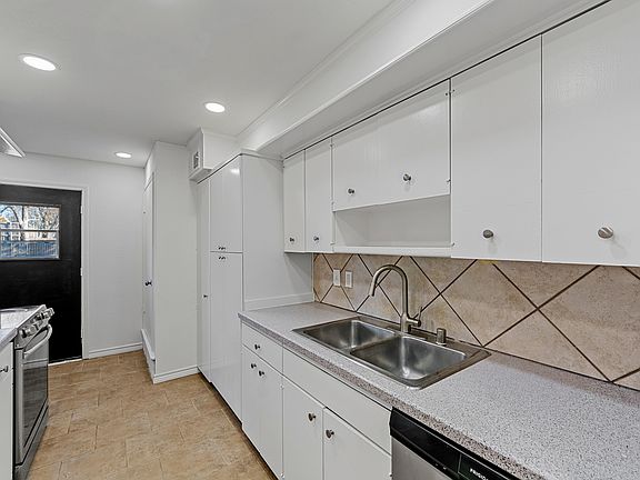 5th image of 820 Loganwood Ave