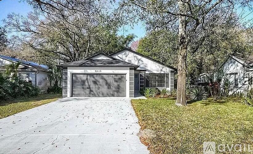 1st image of 8428 N Packwood Ave