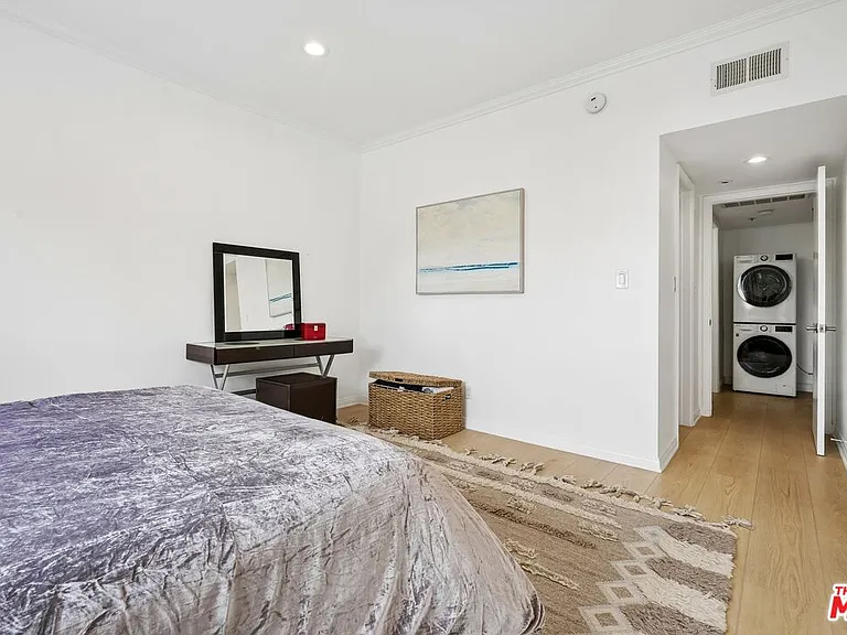 125 Montana Ave #304 — Photo 22