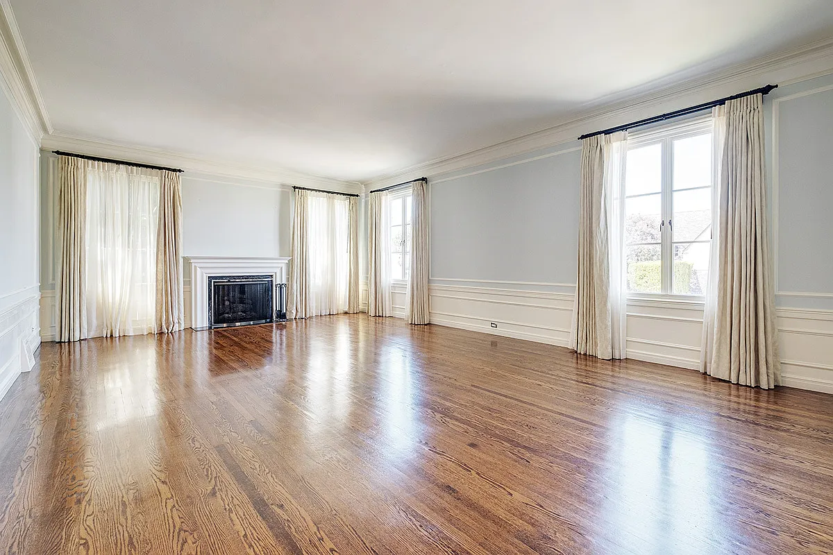 5 bed, 4.5 bath, 4065 sqft, $23,000 — Photo 2