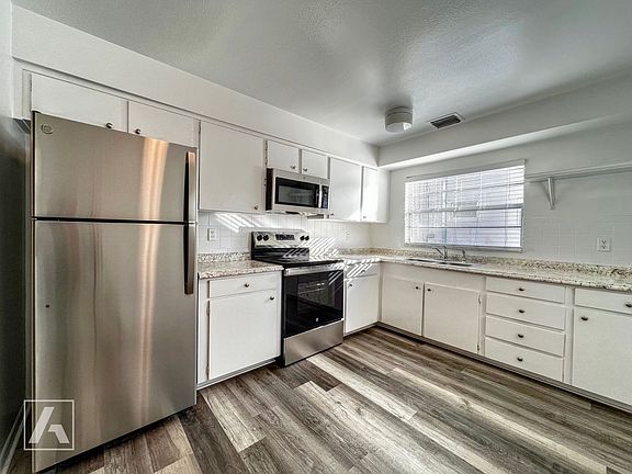 5th image of 1020 Elmwood St #10202A