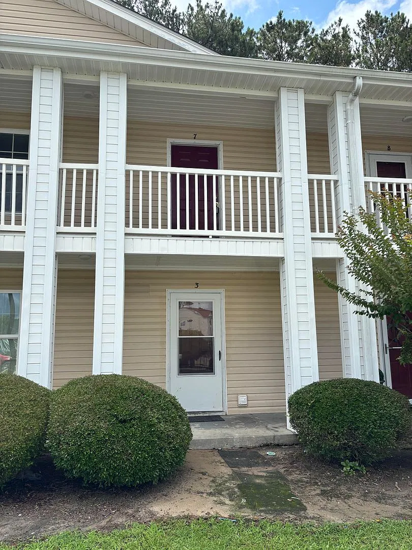 2-Bedroom, 2-Bathroom Condo with Balcony — Photo 2