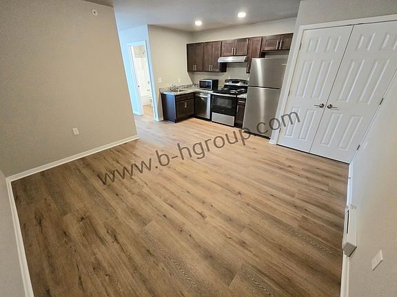5th image of 8830 39th Ave #102