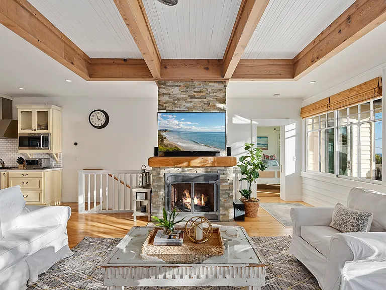 130 Valencia Rd — Photo 5