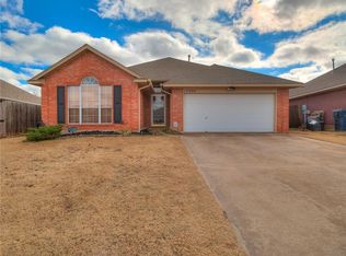 12400 SW 11th St, Yukon, OK 73099