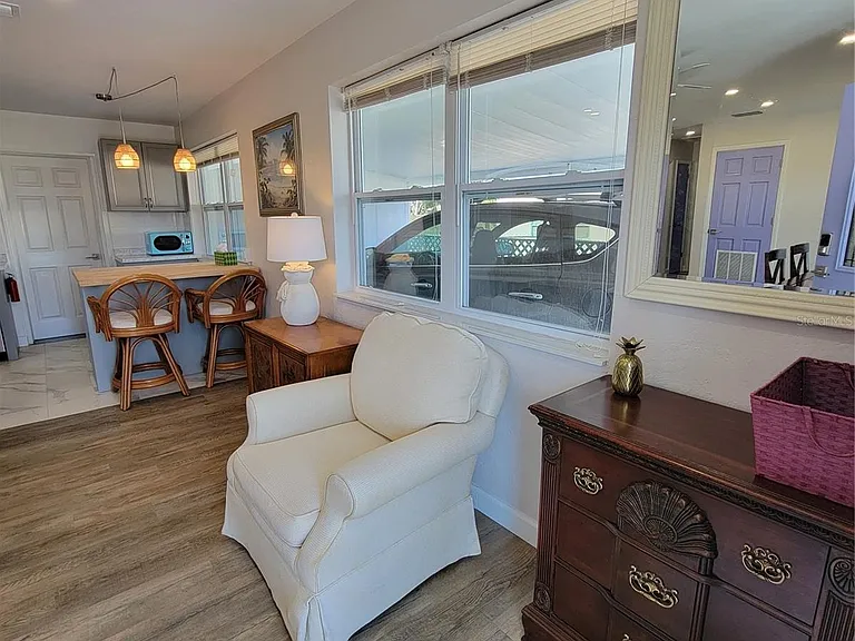 8134 Aero Ave — Photo 3