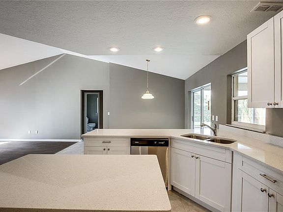 5th image of 1404 Clarion Dr