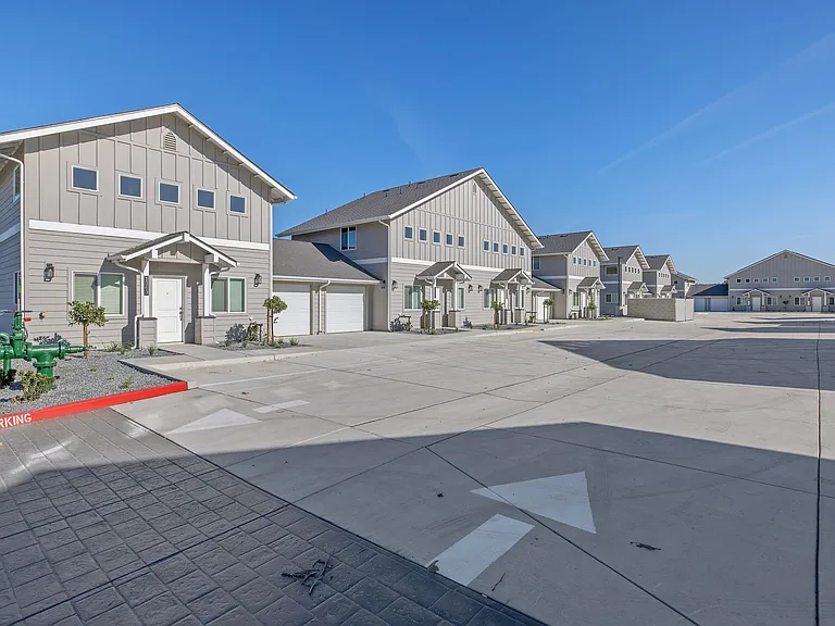 1363 W Grangeville Blvd — Photo 19