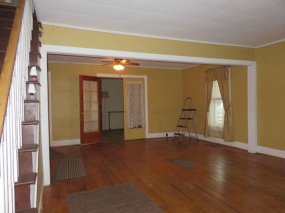 3rd image of 26 Pine St