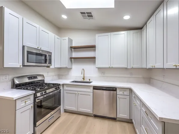 2405 Daisy Hill Ave, Las Vegas, NV 89106