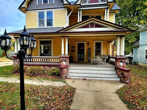 220 Pennsylvania Ave, Holton, KS 66436