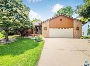 3805 S Benjamin Dr, Sioux Falls, SD 57103