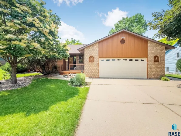 3805 S Benjamin Dr, Sioux Falls, SD 57103