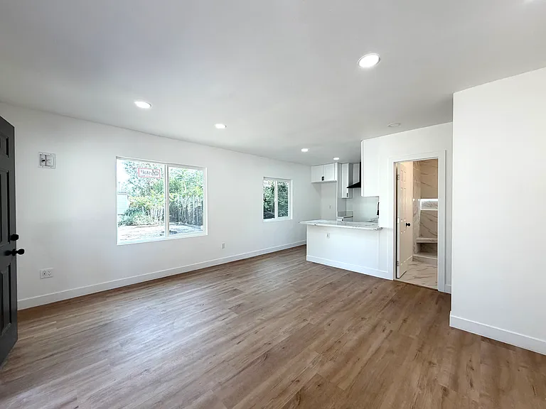 1356 W Trenton St #C — Photo 5