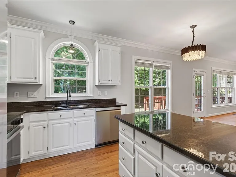 11005 Chilcomb Ct — Photo 21