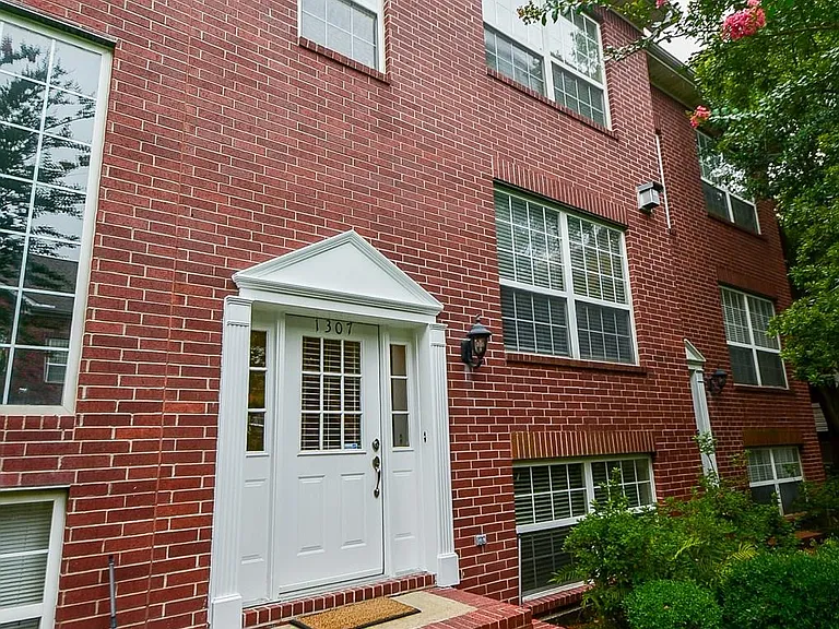 1307 Prospect St — Photo 42