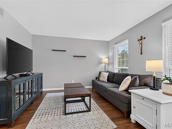 5th image of 409 Parkview Place Dr