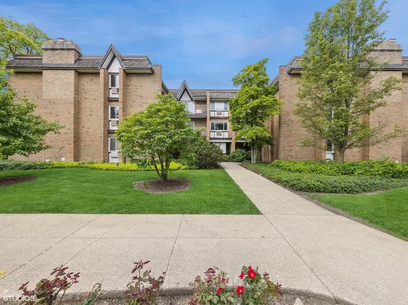 340 Claymoor APT 2B, Hinsdale, IL 60521