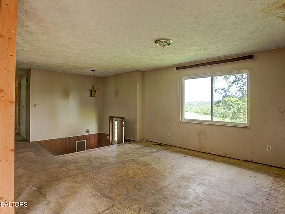 5th image of 572 S Union Grove Rd