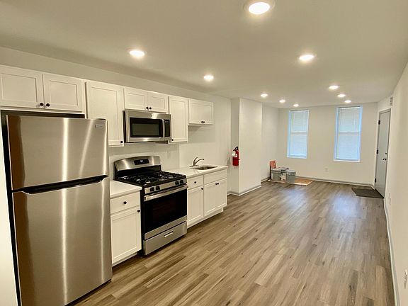 4th image of 3125 N 13th St #1-2