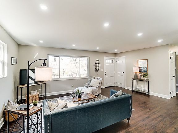 5th image of 33 W Charlotte Ave