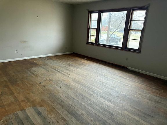 5th image of 136 N Dickerson St