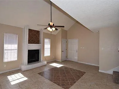 3 bed, 1399 sqft, $1,600 — Photo 4
