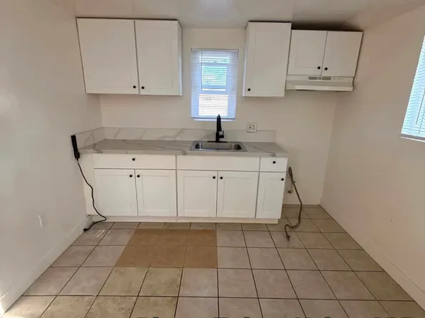 717 Water St #1, Bakersfield, CA 93305
