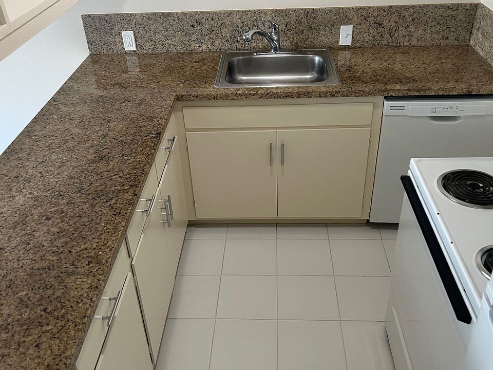 Kitchen with dishwasher